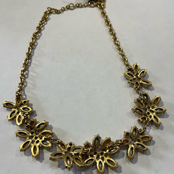 Gorgeous New J.Crew Gold Tone Clear Rhinestone Flower Statement Necklace. - Picture 4 of 6